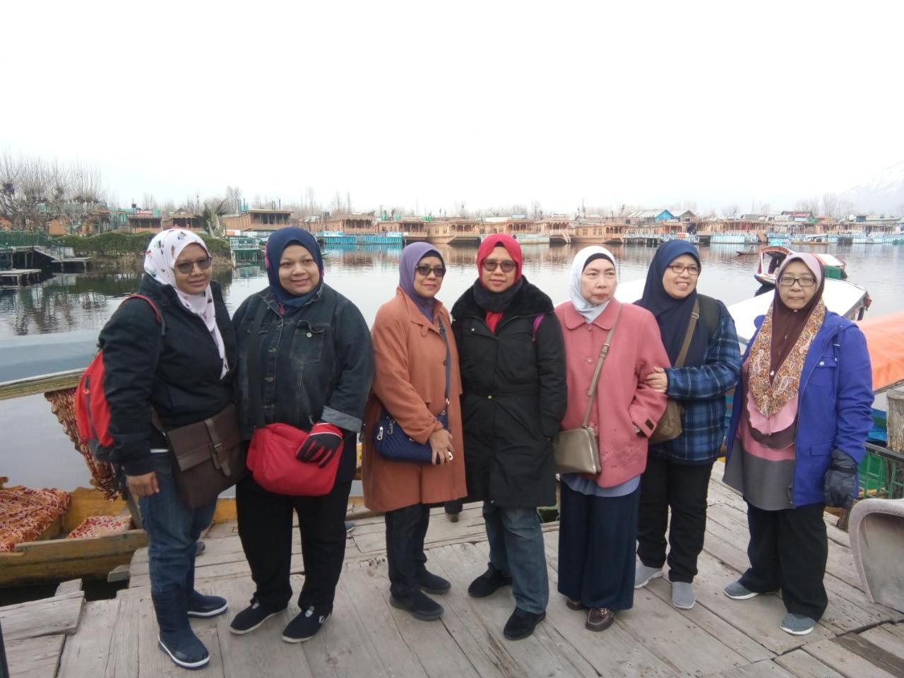Botel New Bombay Heritage Group Of Houseboats Srinagar (Jammu and Kashmir)