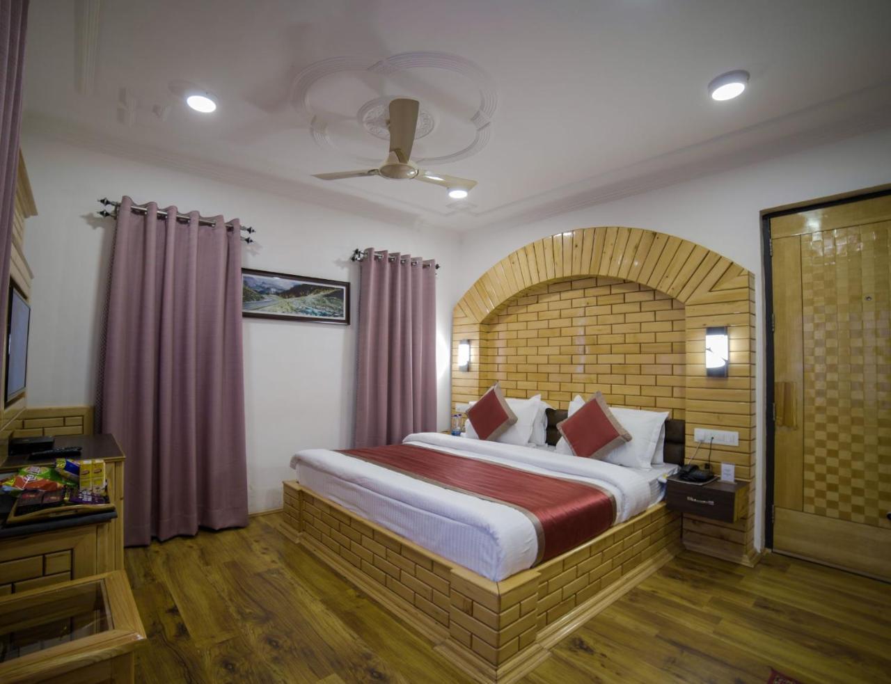 Royal Comfort Regency Hotel Srinagar (Jammu and Kashmir)