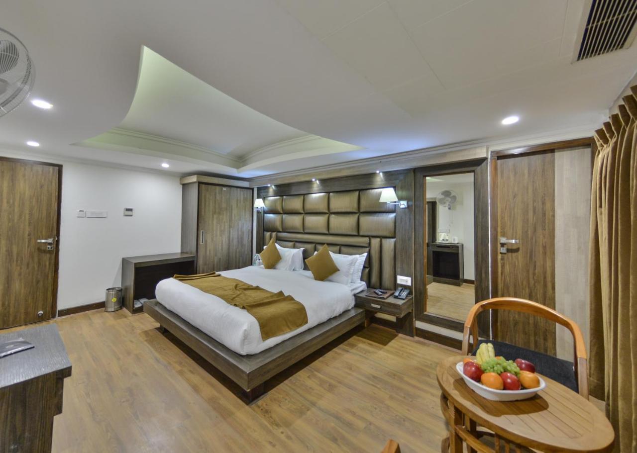 Six Seasons 4* Srinagar (Jammu and Kashmir)