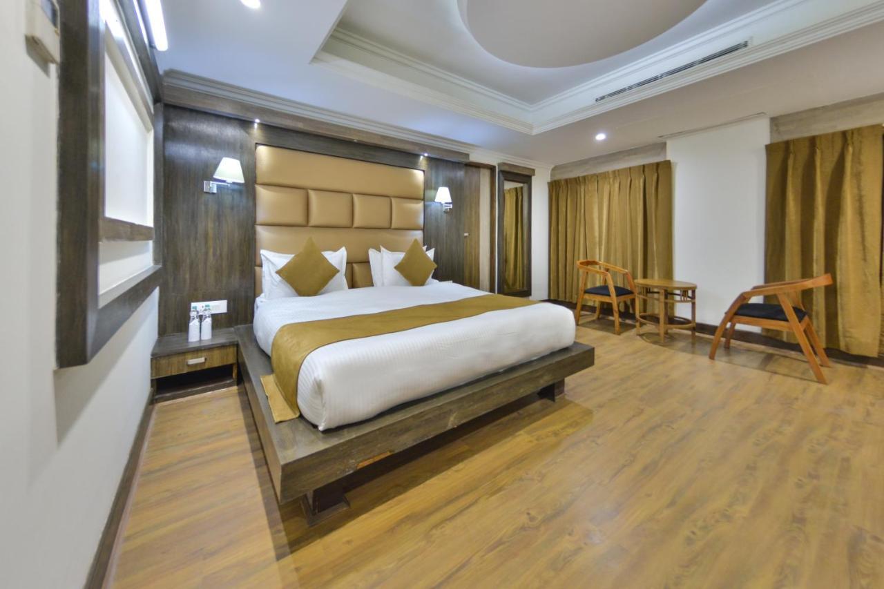 Hotel Six Seasons 4*