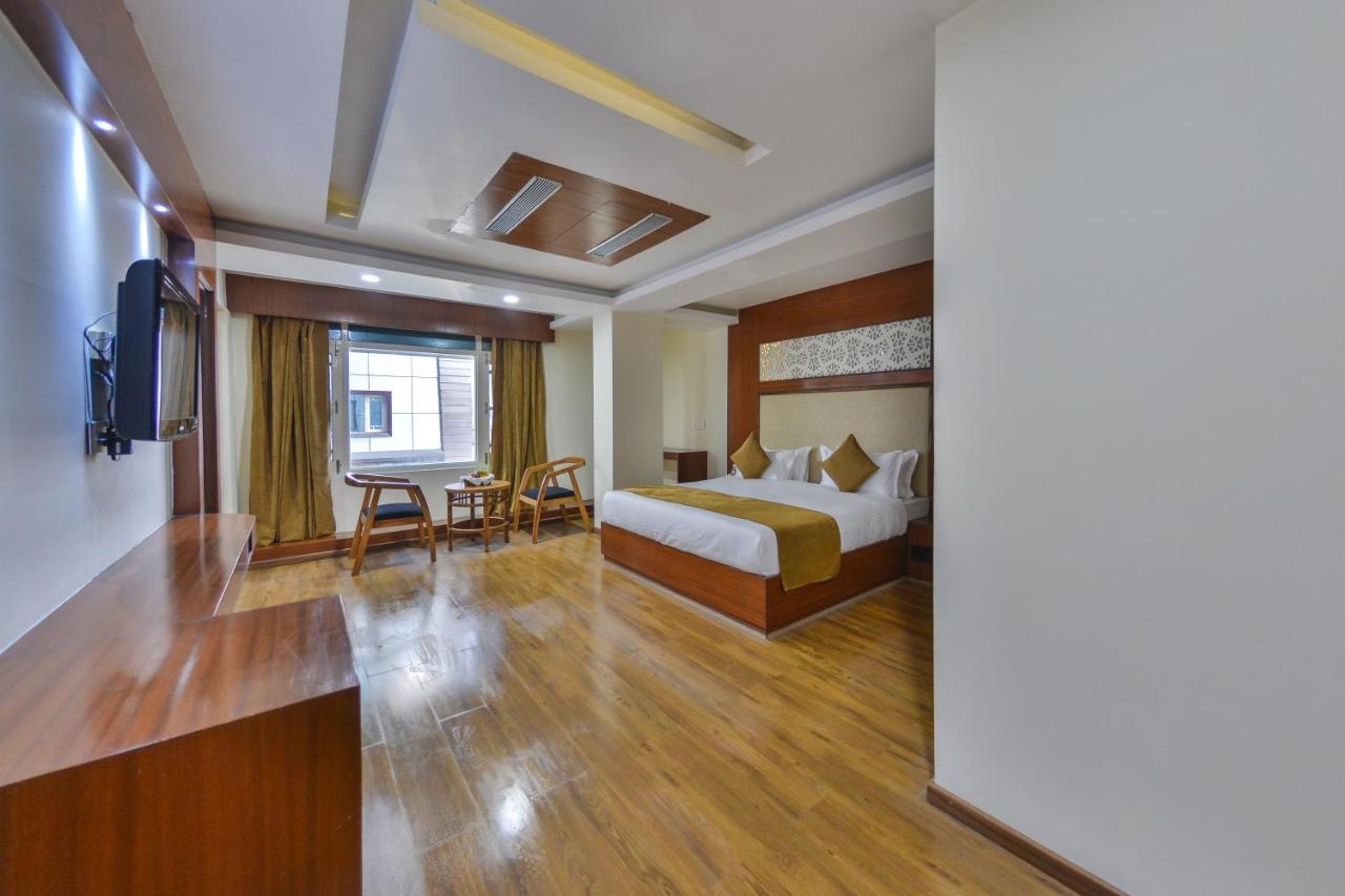 Hotel Six Seasons Srinagar (Jammu and Kashmir)