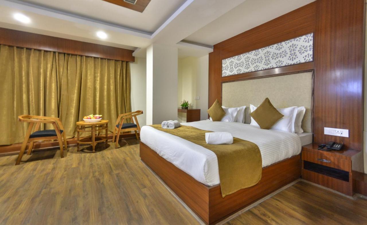 Hotel Six Seasons