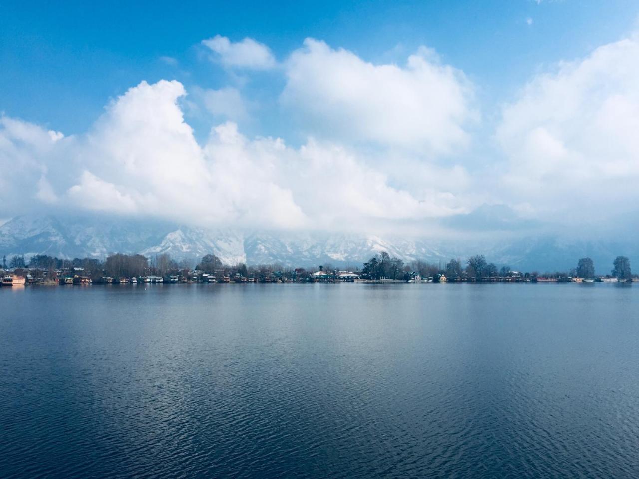 Monarch Group Of Houseboats Botel Srinagar (Jammu and Kashmir)
