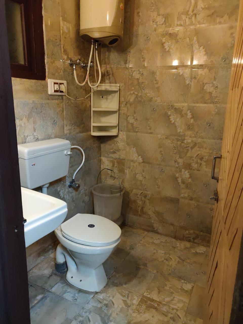 Hotel Walisons Srinagar (Jammu and Kashmir)