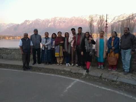 House Boat-pana Four In Kashmir *