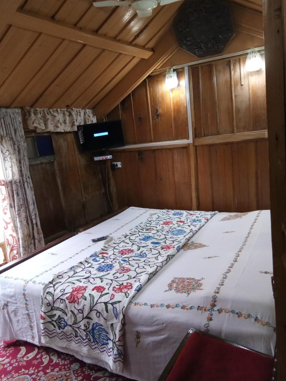 Matchless Houseboats Srinagar (Jammu and Kashmir)