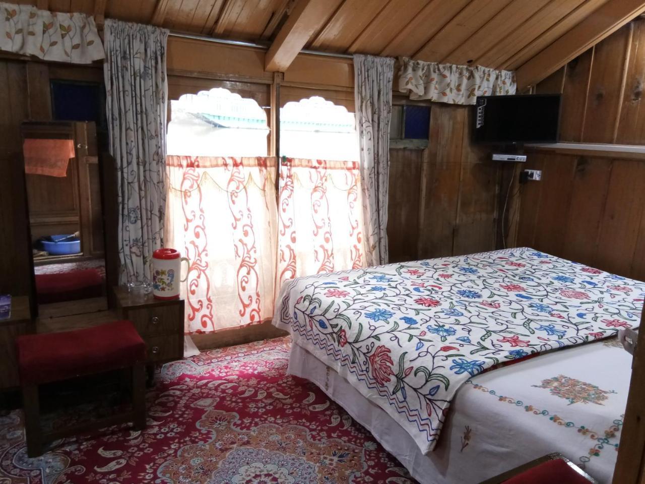 Matchless Houseboats Homestay