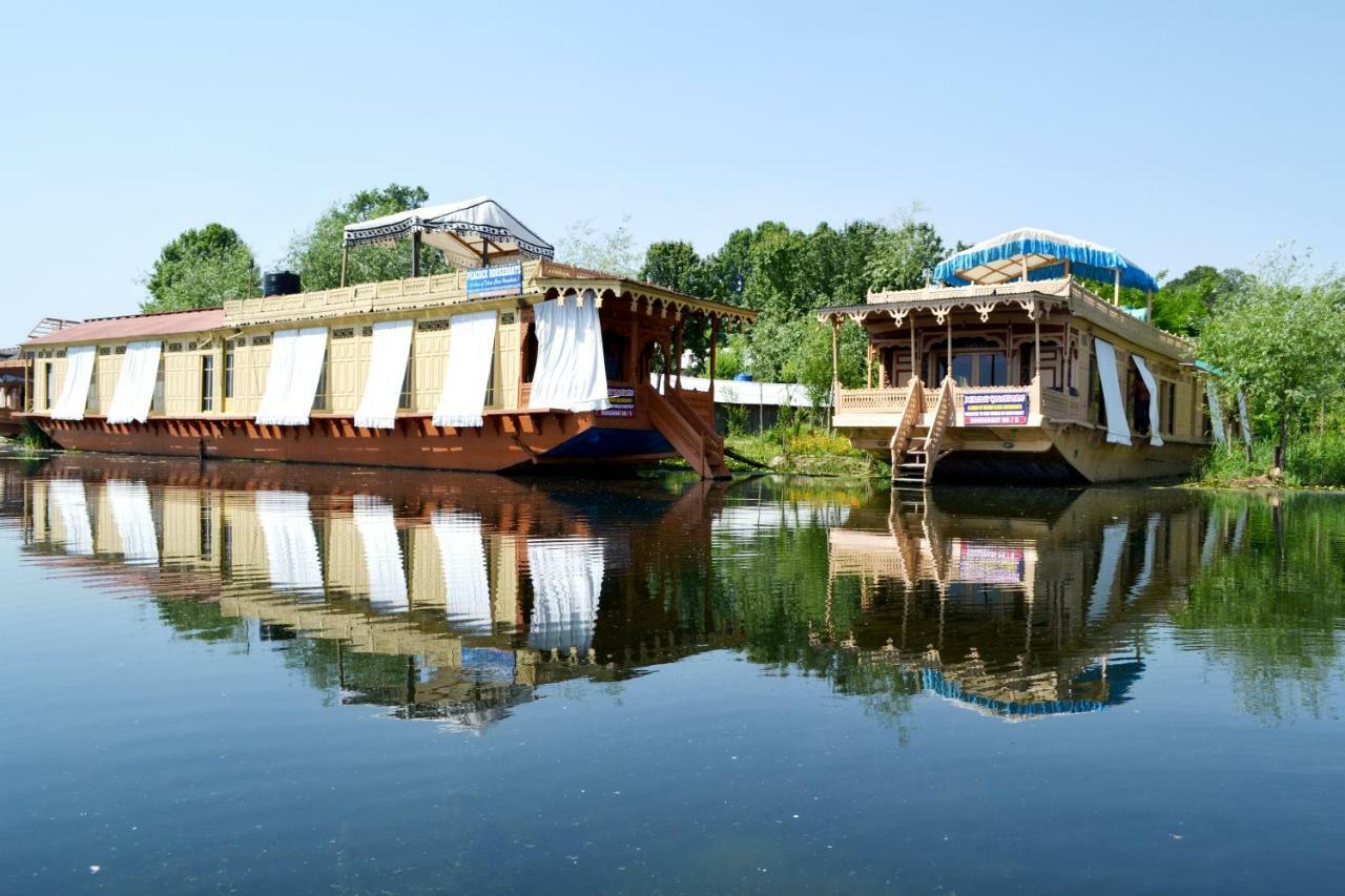 Peacock Houseboats