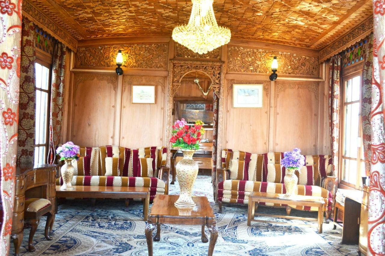 Hotel Peacock Houseboats