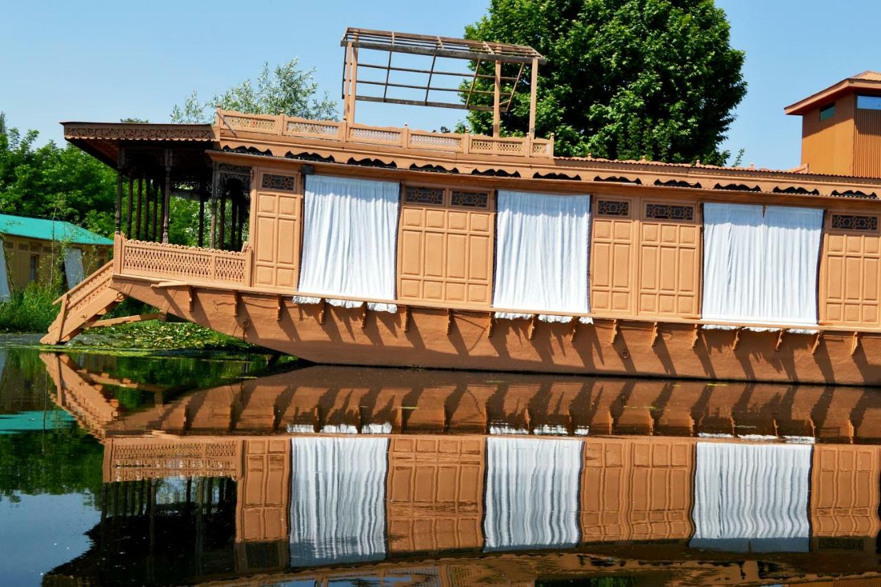 Peacock Houseboats 4* Srinagar (Jammu and Kashmir)