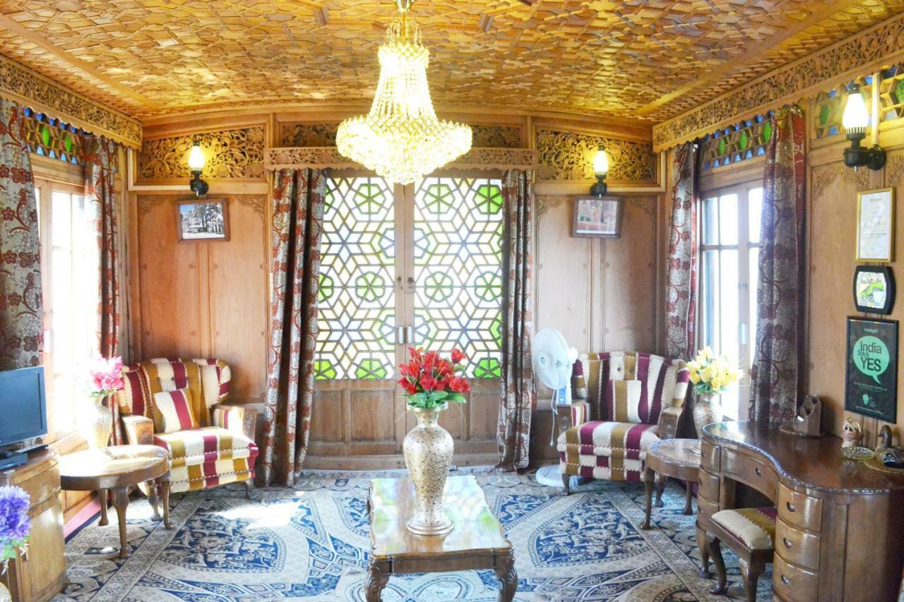 Peacock Houseboats Hotel 4*