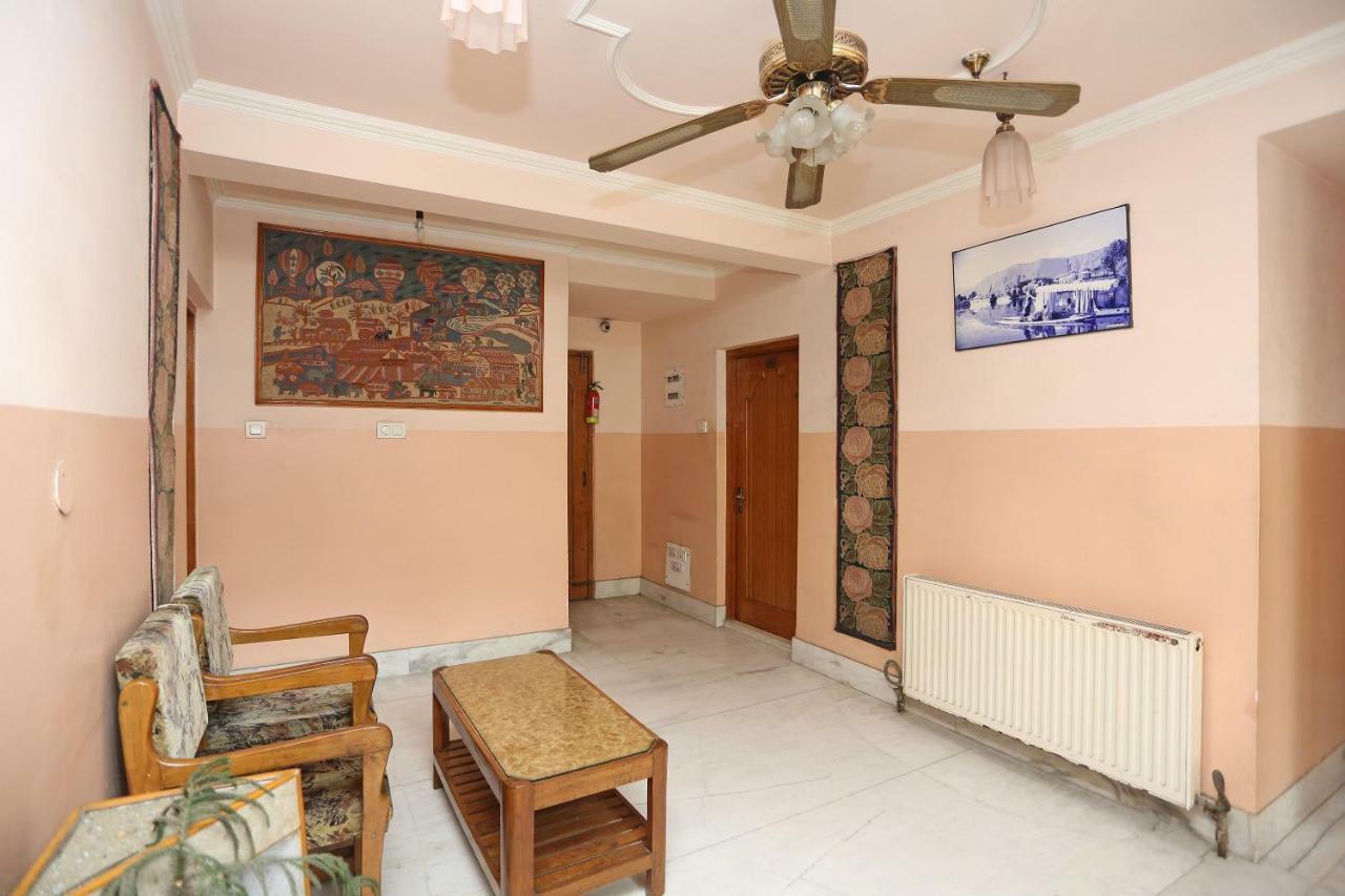 Oyo 24966 Grand & Restaurant Hotel Srinagar (Jammu and Kashmir)