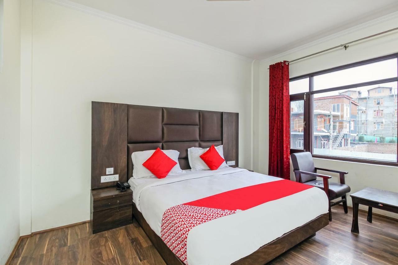 Capital O 29999 Ambition Hotel Srinagar (Jammu and Kashmir)