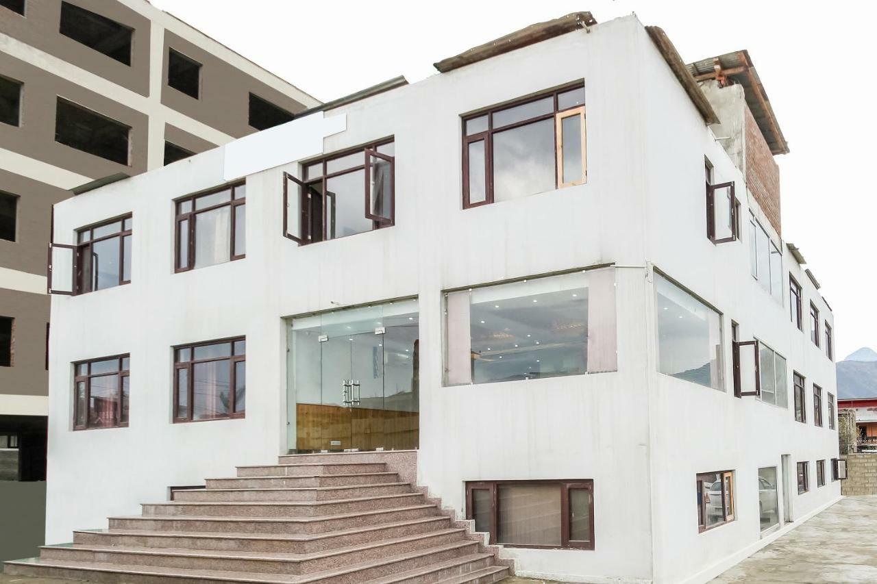 Hotel Capital O 29999 Ambition Srinagar (Jammu and Kashmir)