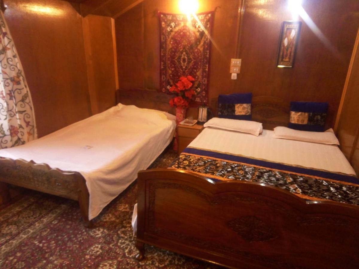 Botel Houseboat New Suzan 4*