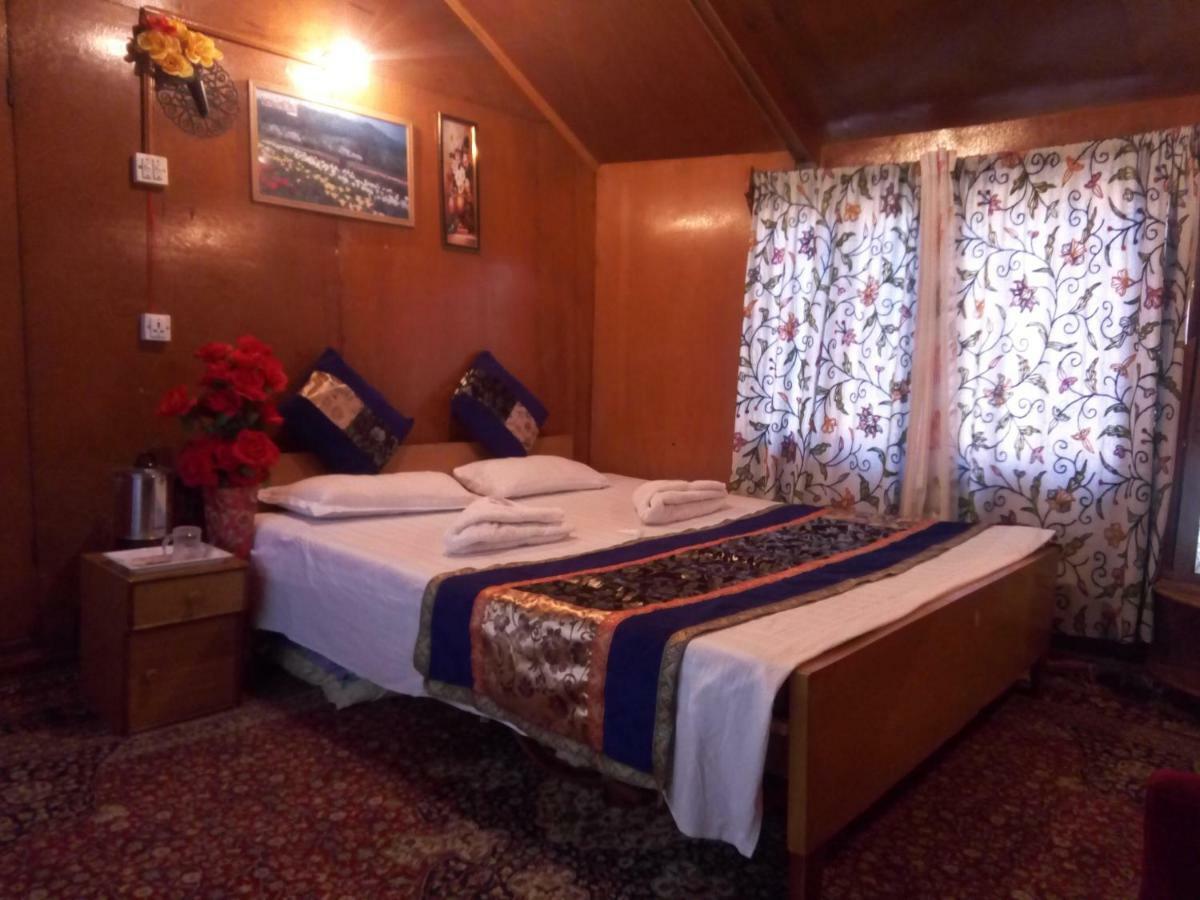 Houseboat New Suzan 4*
