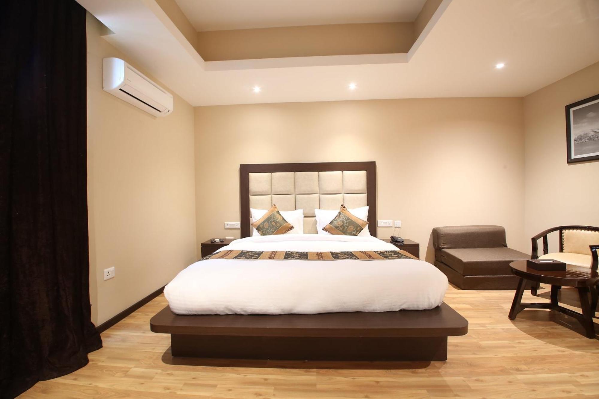 Palette - Golden Tulip Kashmir Srinagar (Jammu and Kashmir)