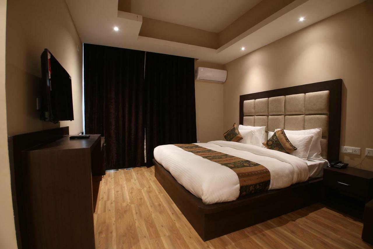Palette - Golden Tulip Kashmir Hotel Srinagar (Jammu and Kashmir)