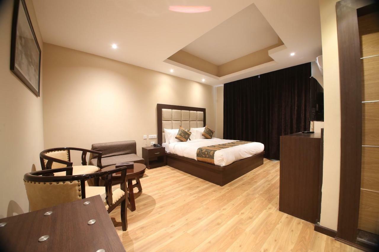 Palette - Golden Tulip Kashmir Hotel