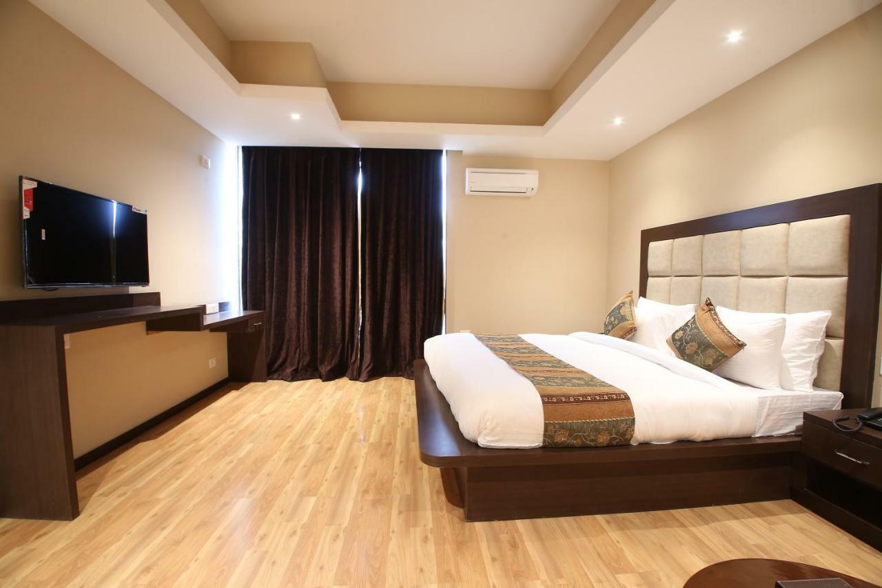 Palette - Golden Tulip Kashmir 3*