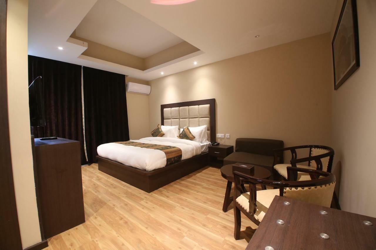 Palette - Golden Tulip Kashmir Hotel 3*