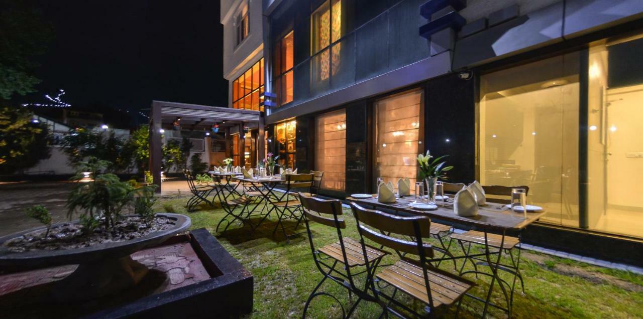 Batra And Residences Hotel Srinagar (Jammu and Kashmir)