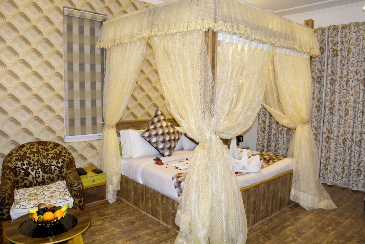 Hotel Pearl Continental Srinagar (Jammu and Kashmir)