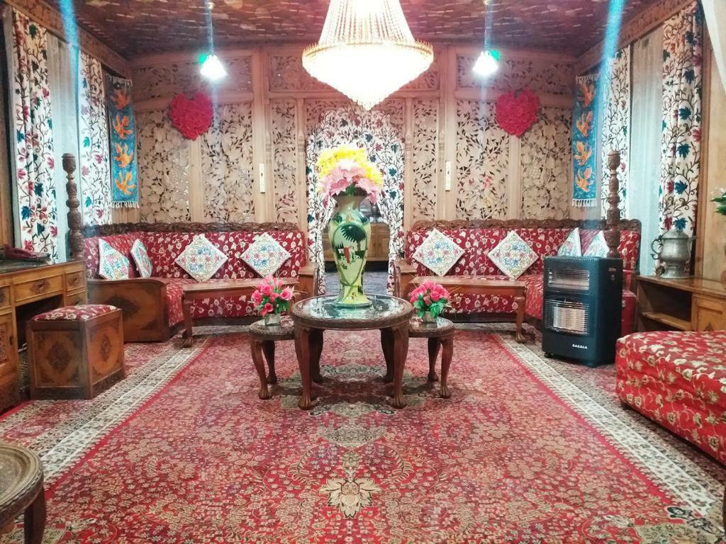 Laila Luxury Houseboats Group 3*