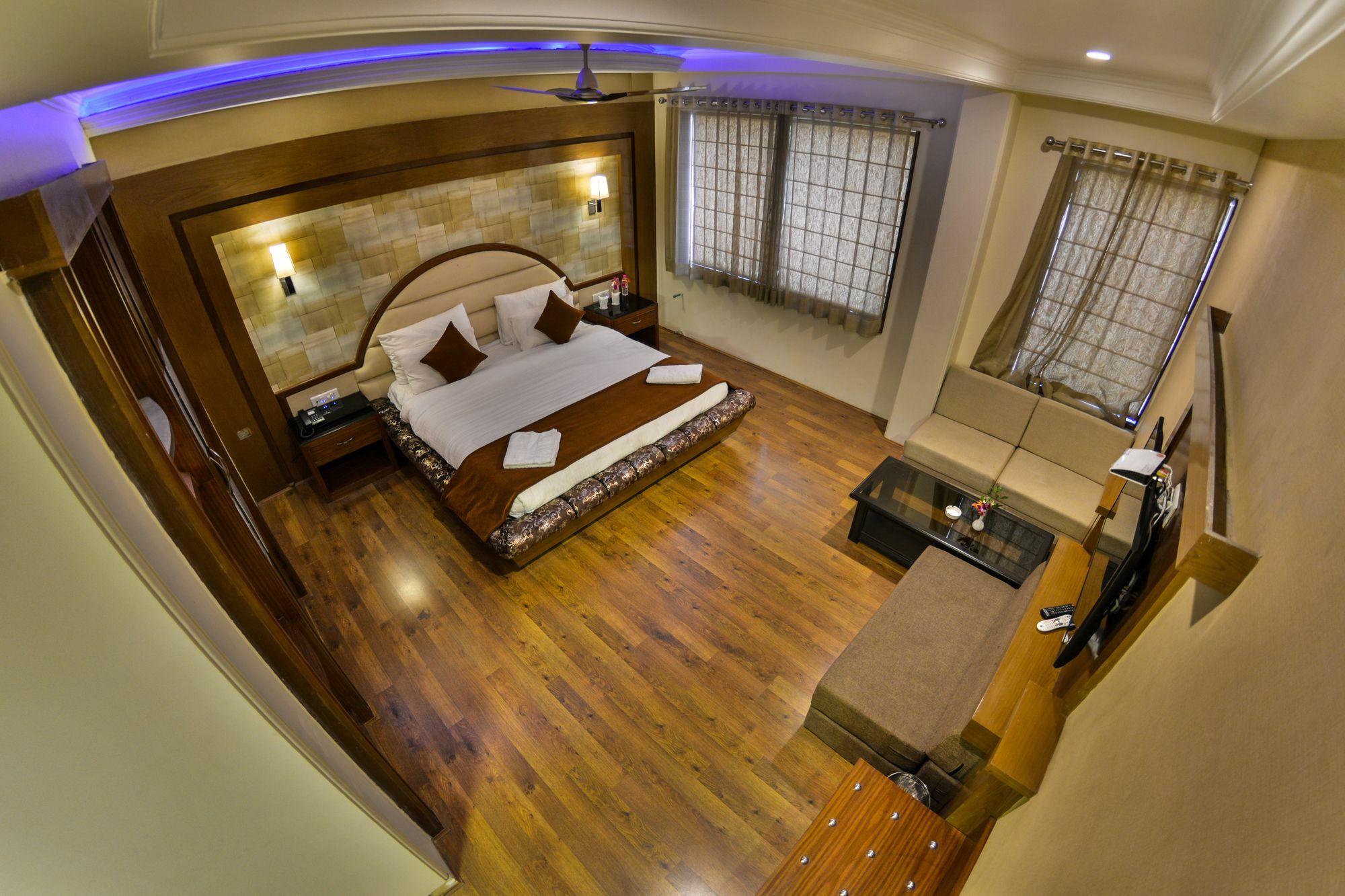 Hotel Samci Riviera Srinagar (Jammu and Kashmir)