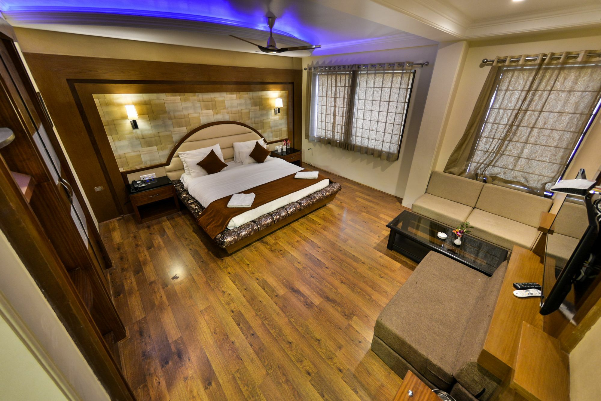 Samci Riviera Hotel Srinagar (Jammu and Kashmir)
