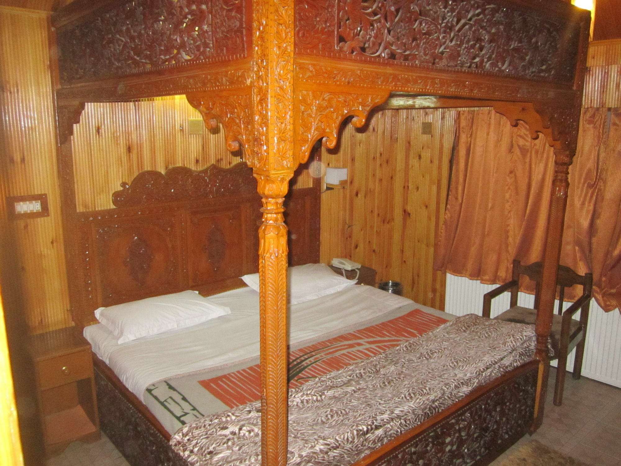 Hotel Akbar At Dal Lake Ghat Number 1 Hotel