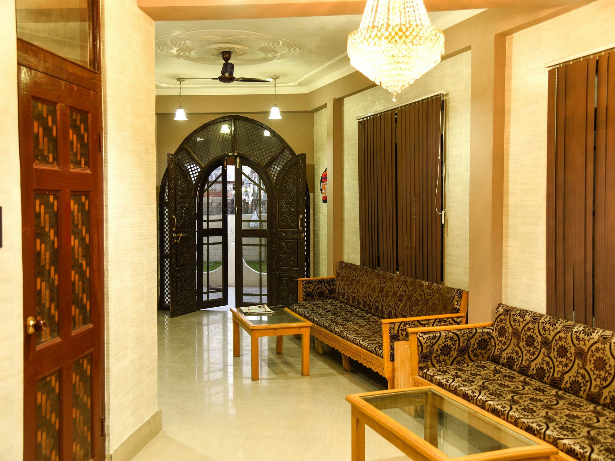 Oyo 12445 Marhaba United Hotel Srinagar (Jammu and Kashmir)