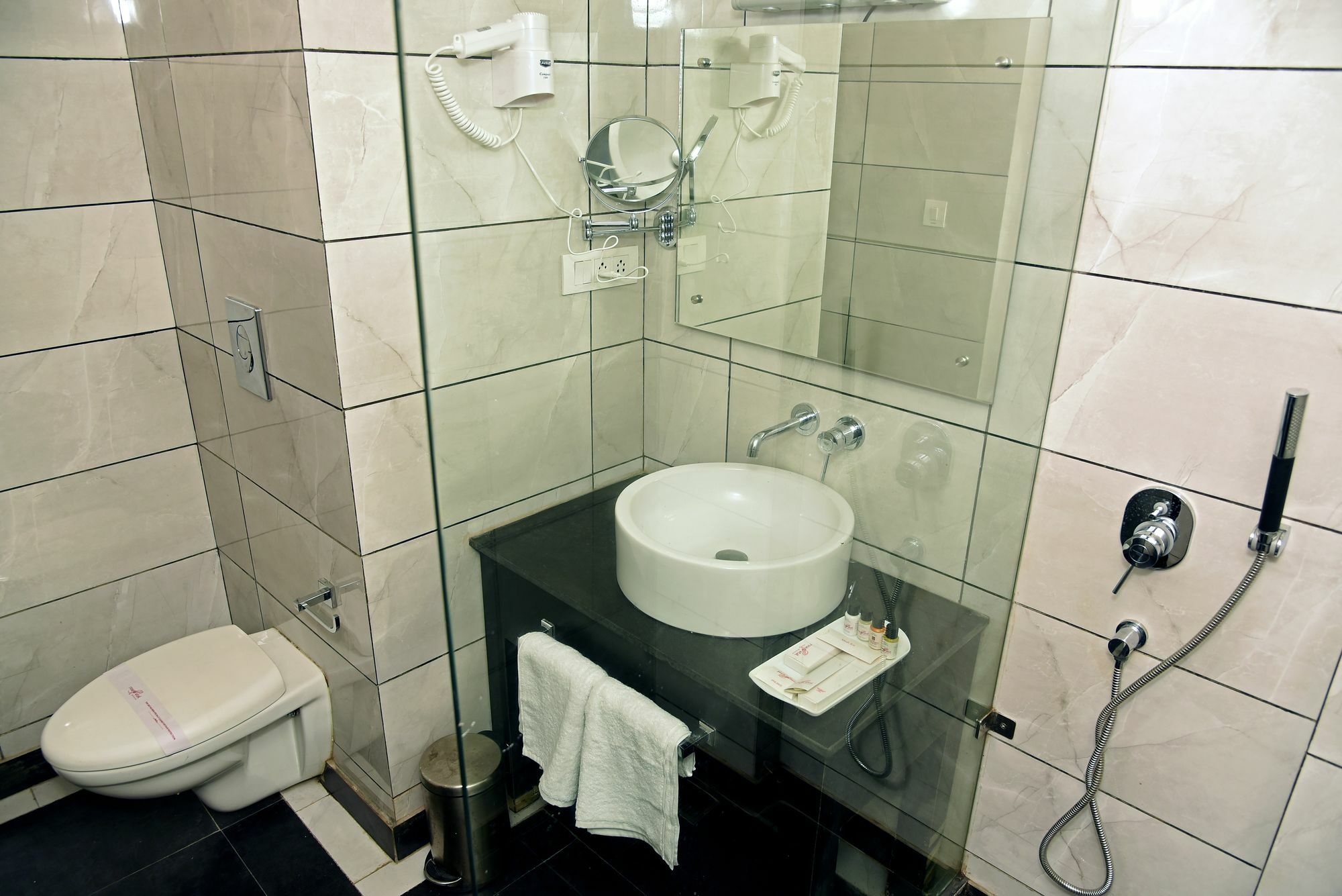 Rose Petal Hotel 4*