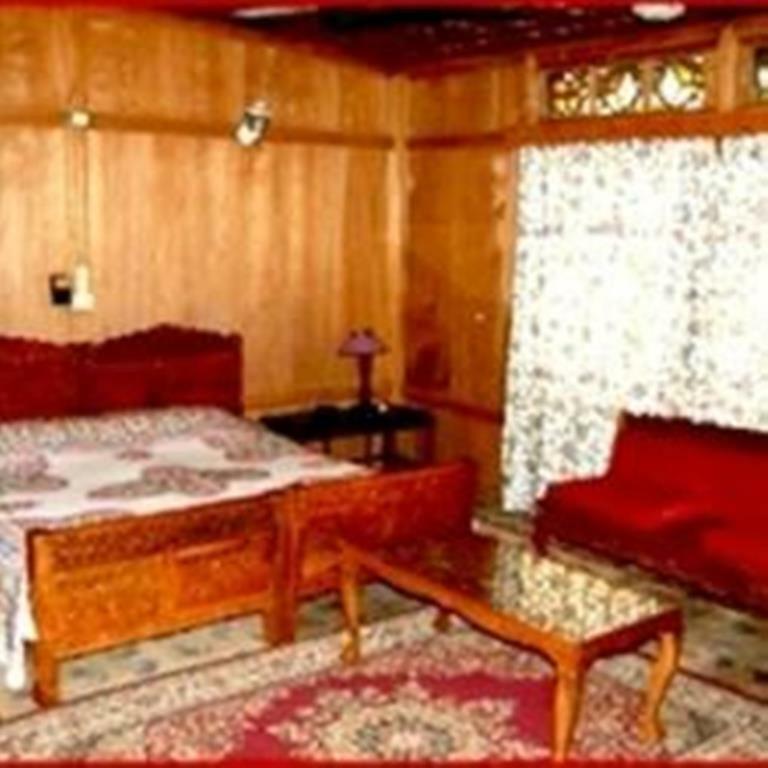Bed & Breakfast Laila Luxury Houseboats Group 3*