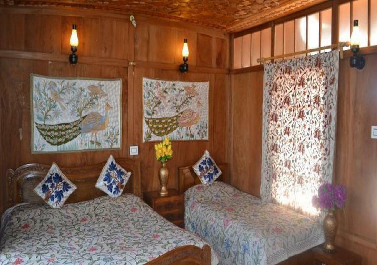 Hotel Peacock Houseboats Srinagar (Jammu and Kashmir)