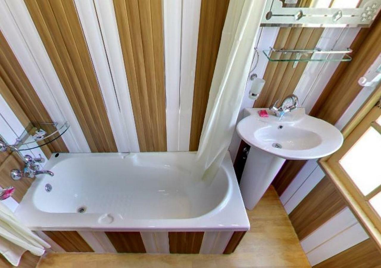 Peacock Houseboats Hotel 4*