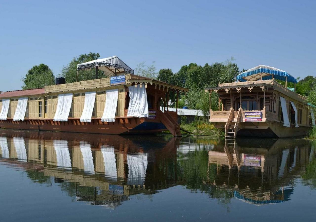 Peacock Houseboats Hotel