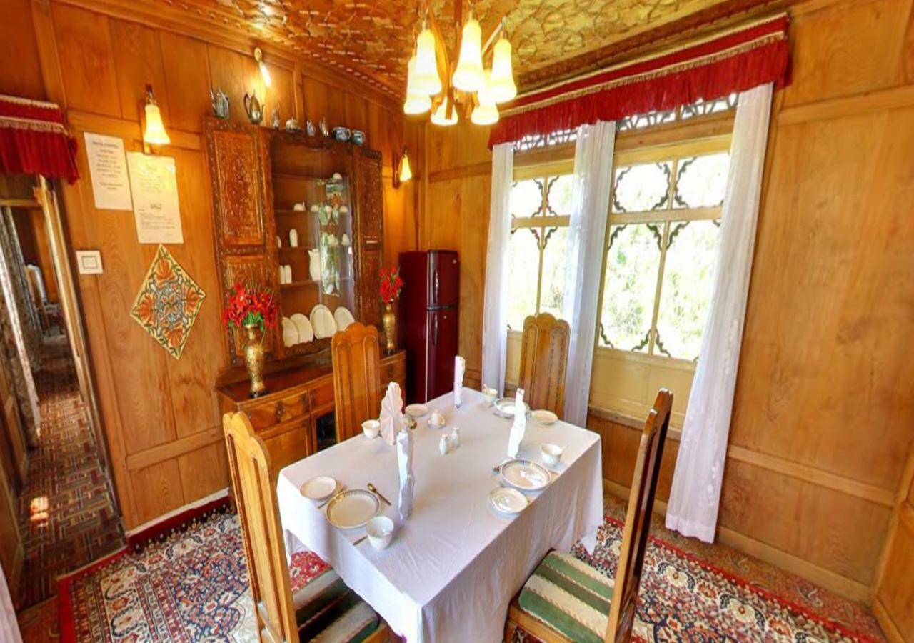 Peacock Houseboats Hotel Srinagar (Jammu and Kashmir)