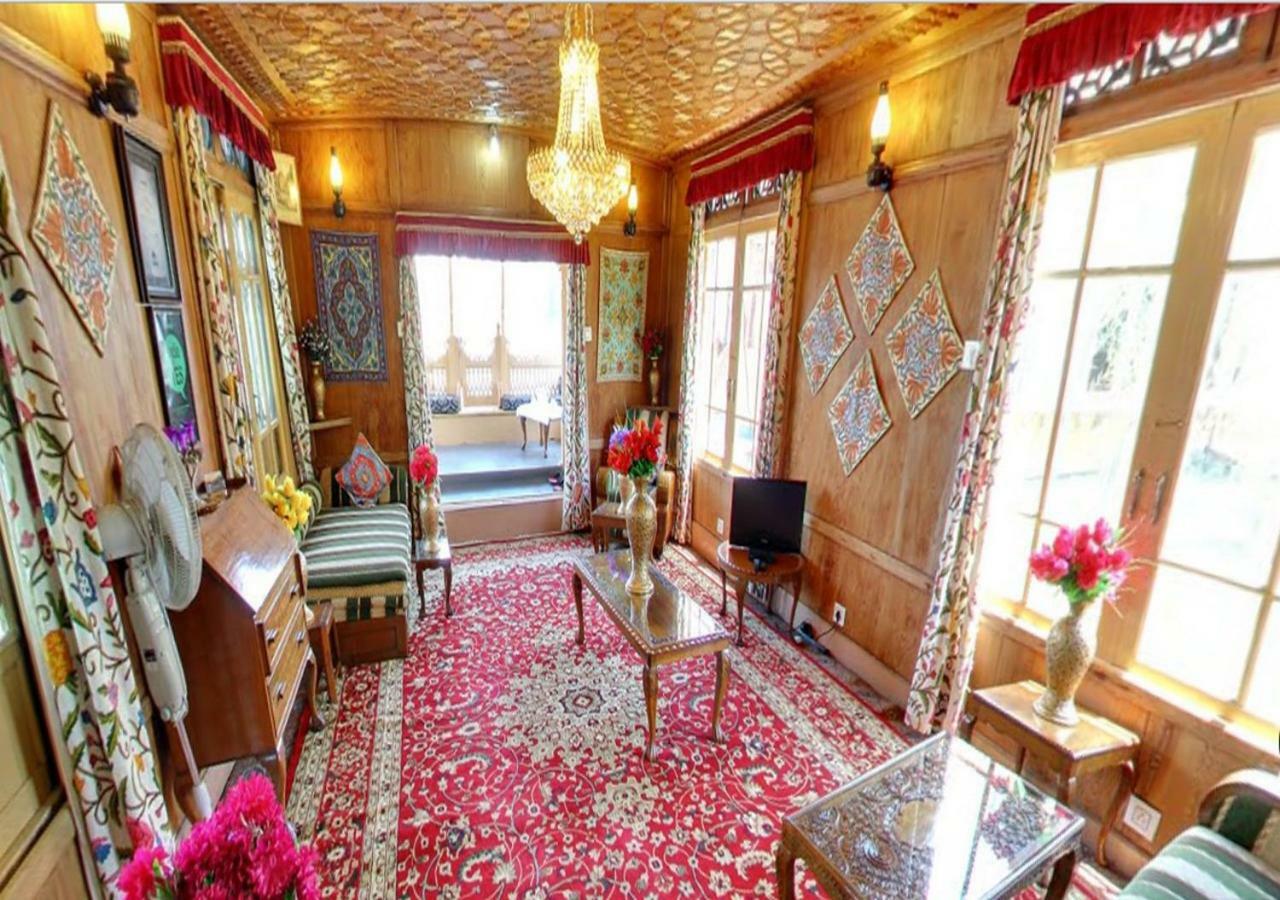 Hotel Peacock Houseboats