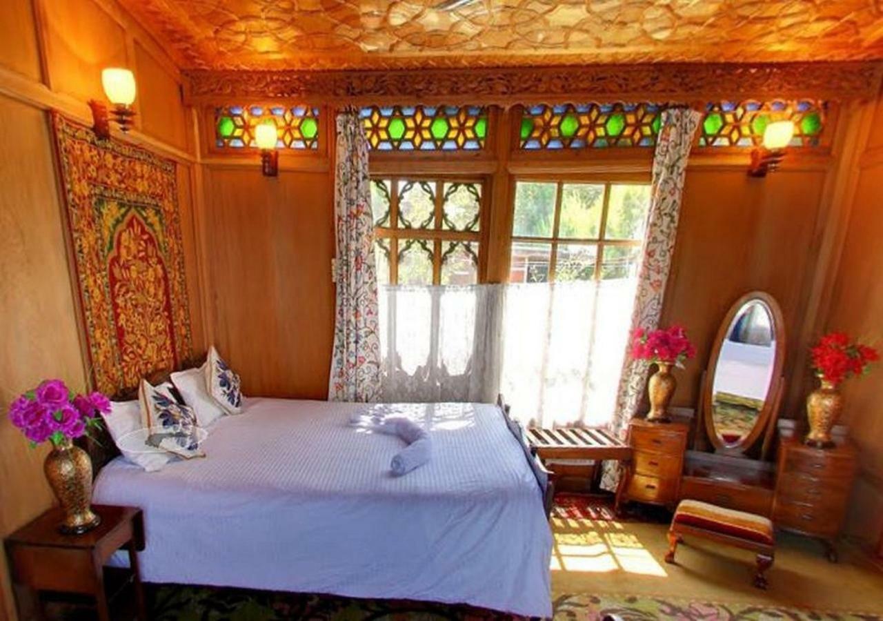 Hotel Peacock Houseboats 4*