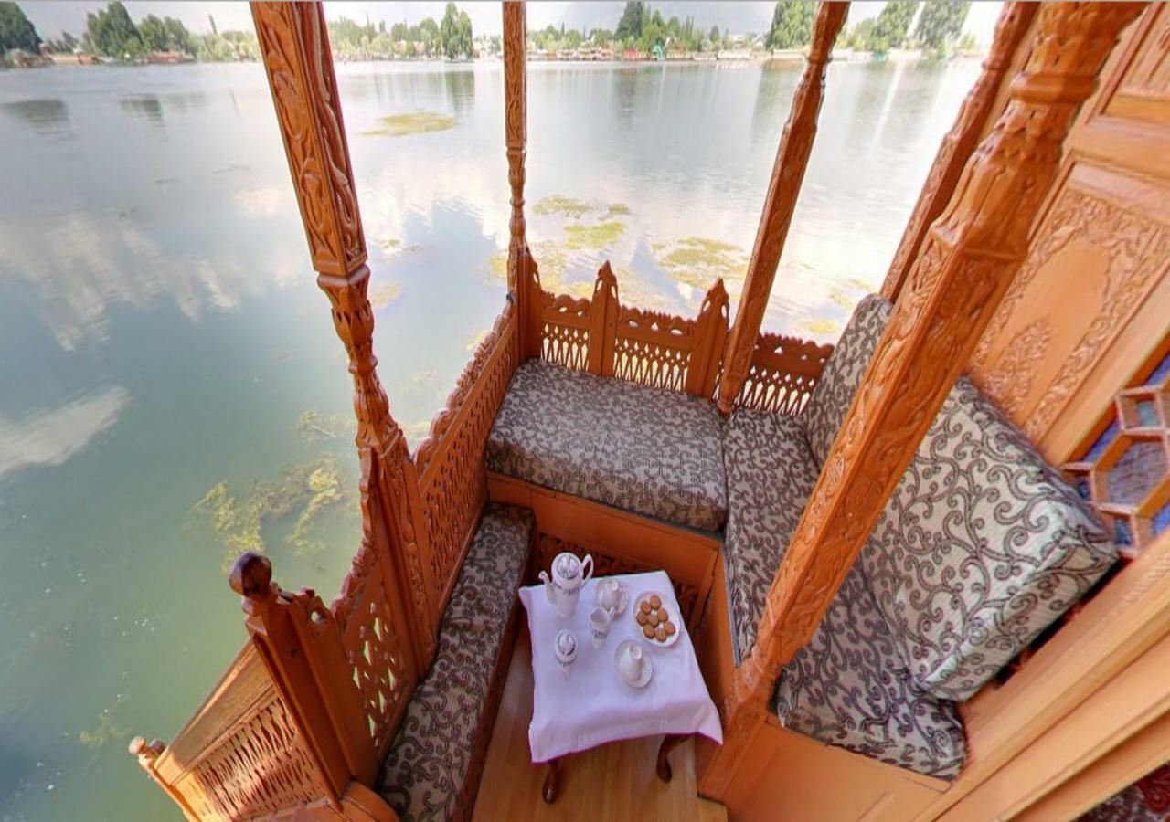 Hotel Peacock Houseboats