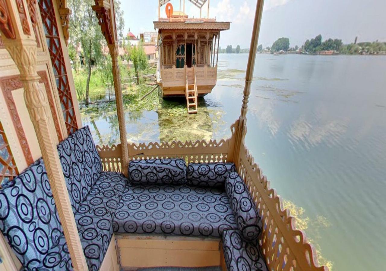 Peacock Houseboats Hotel 4*