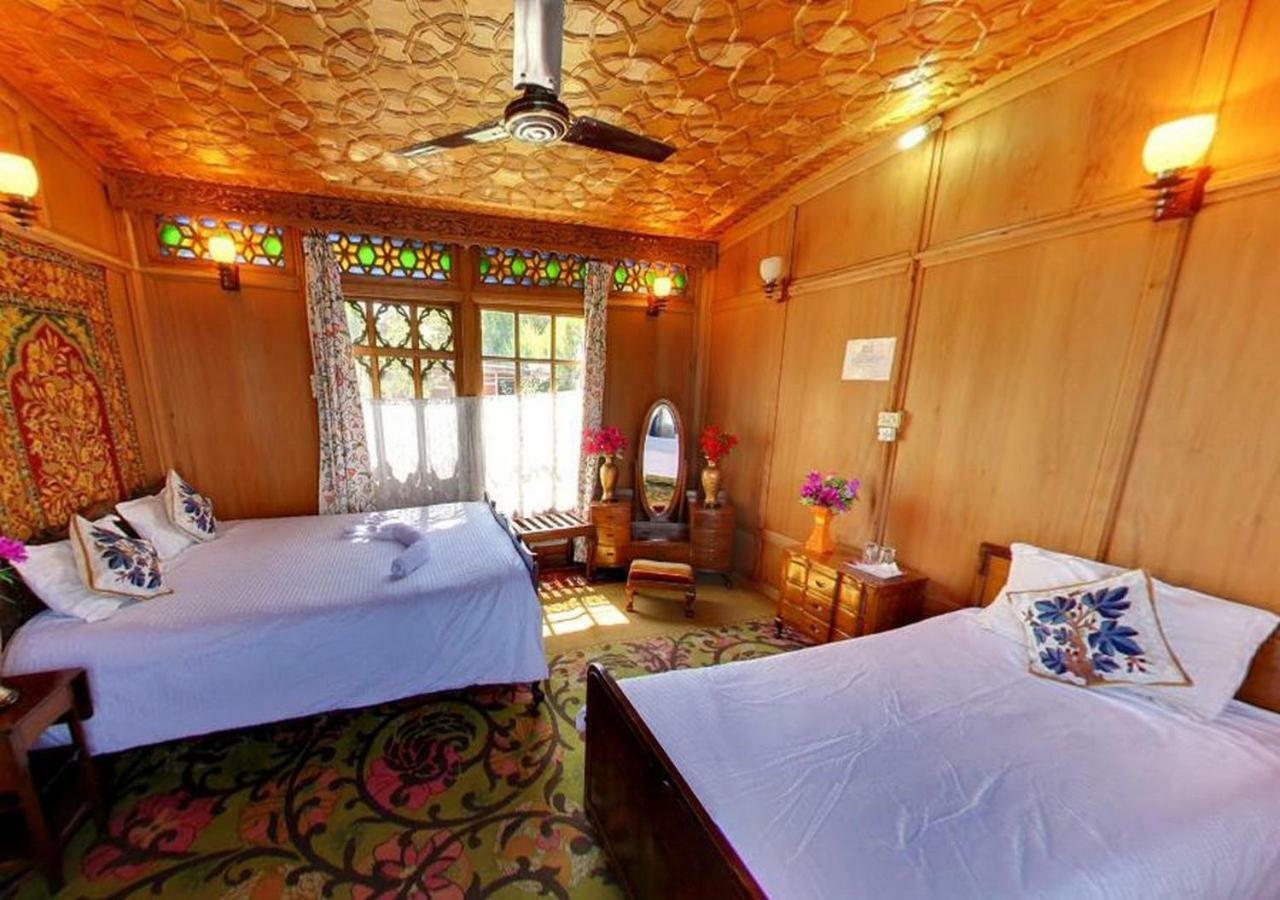 Peacock Houseboats Hotel Srinagar (Jammu and Kashmir)