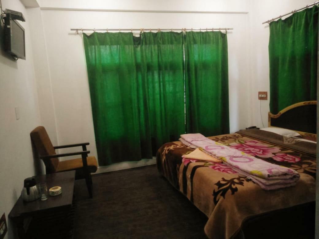 Hotel Royal Reshi *