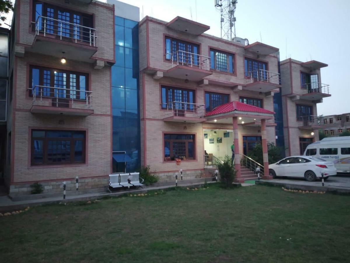 Royal Reshi Hotel Srinagar (Jammu and Kashmir)