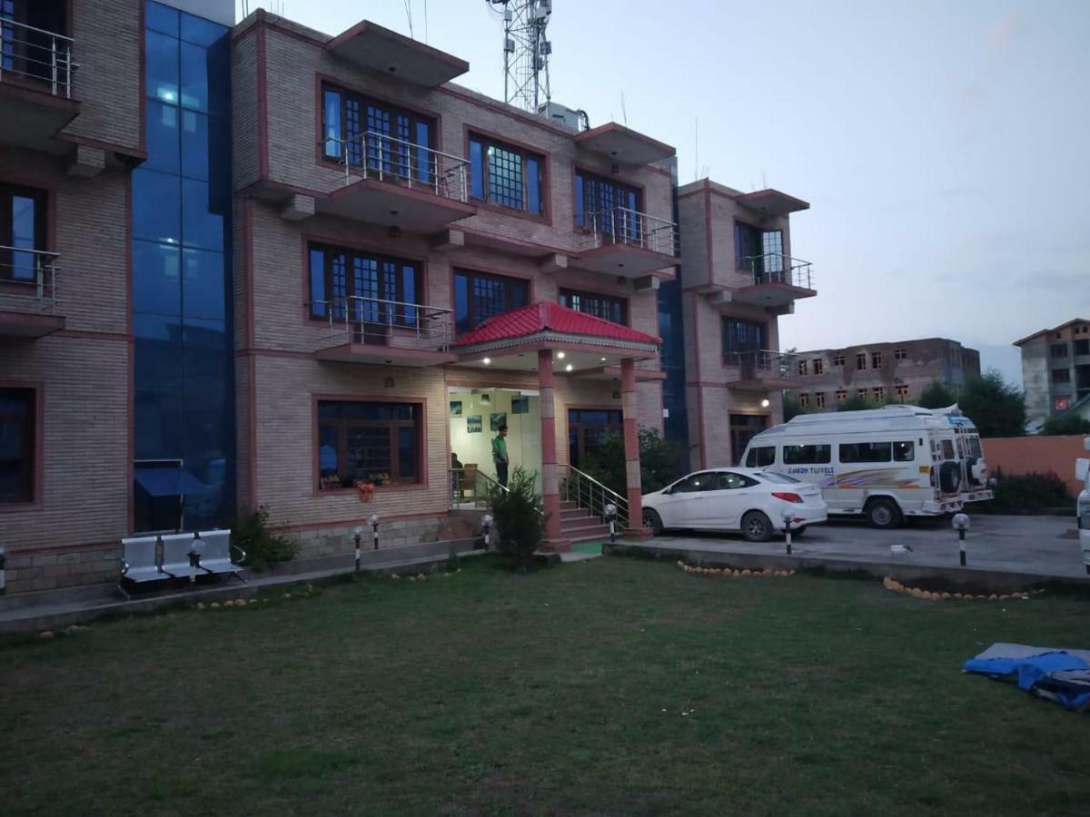 Royal Reshi Hotel Srinagar (Jammu and Kashmir)