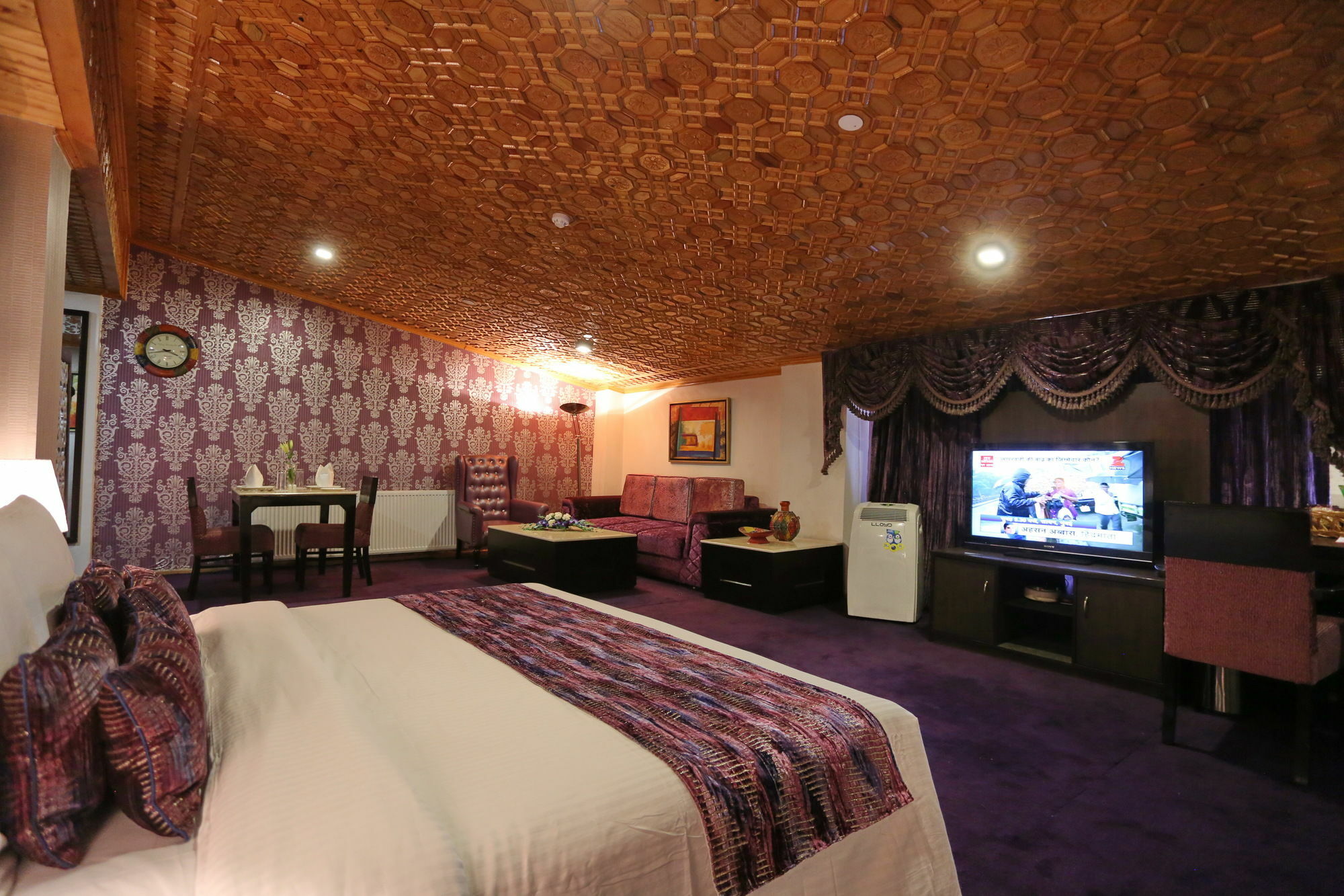 Batra And Residences Hotel Srinagar (Jammu and Kashmir)