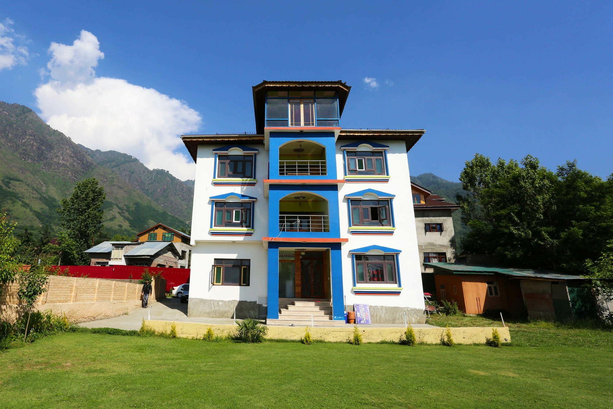 Hotel Super Oyo El Classics Srinagar (Jammu and Kashmir)