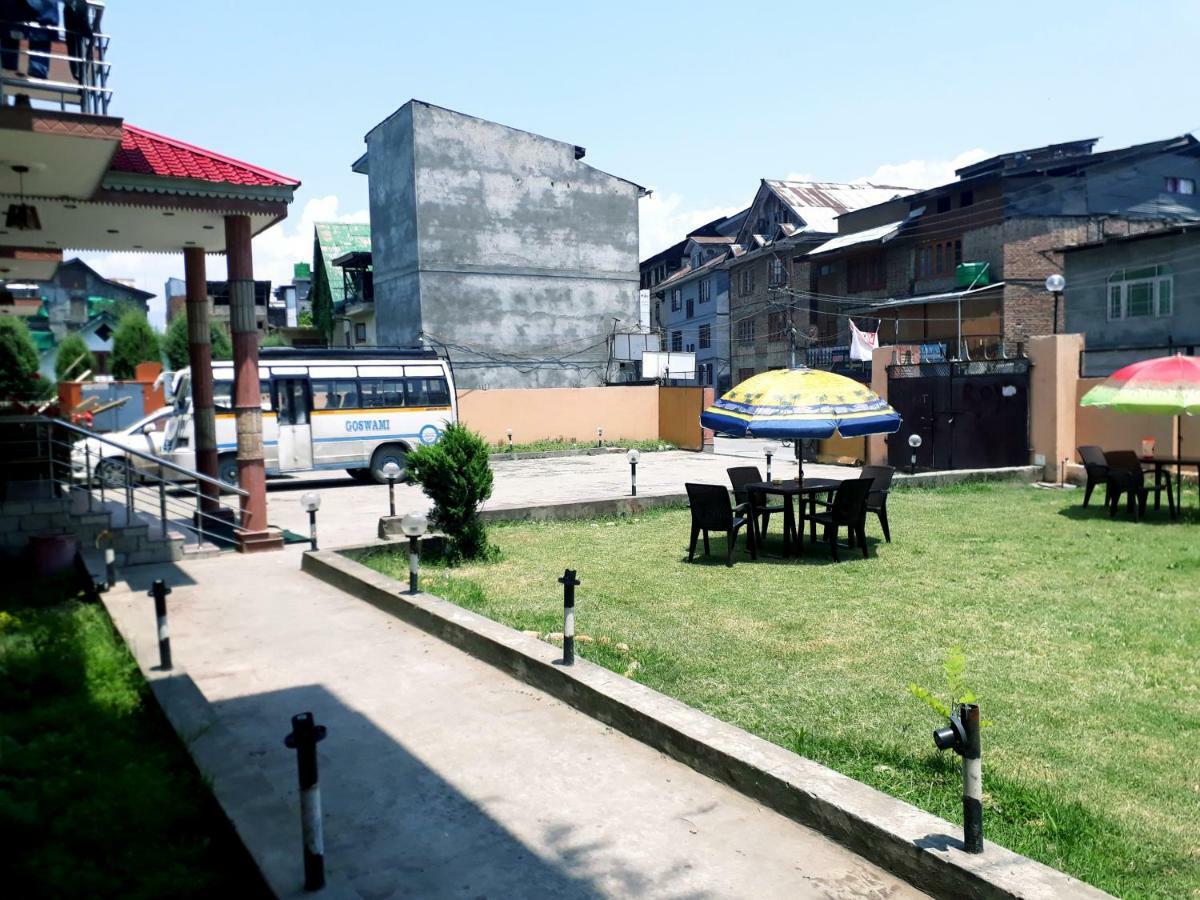 Hotel Royal Reshi *