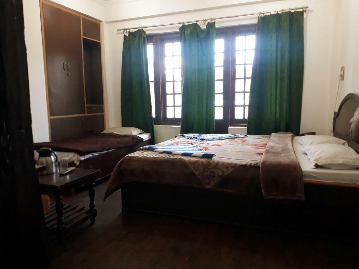Royal Reshi Hotel